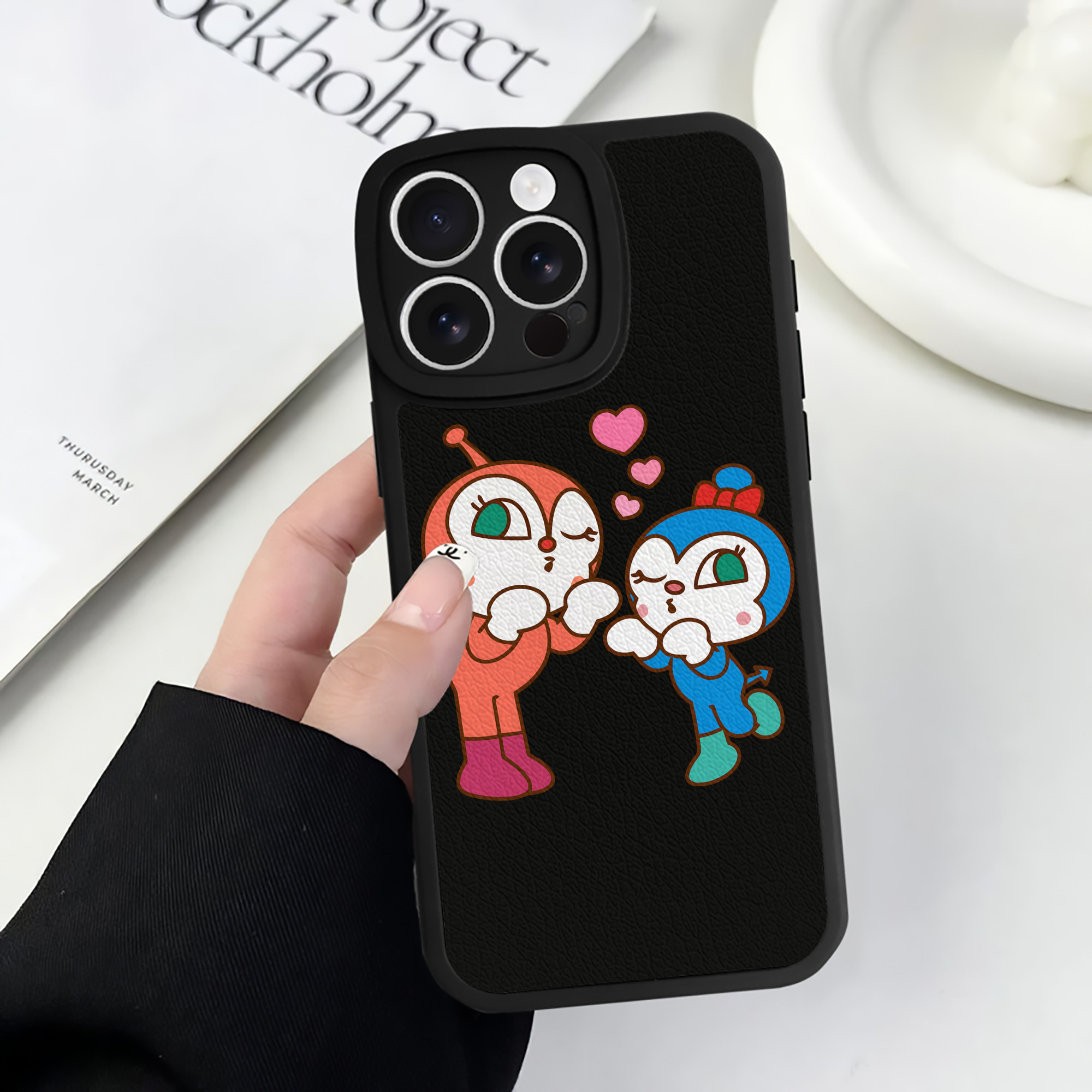 （画像用） アンパンマン Anpanman 【iPhone 16シリーズ対応】シリコンスマホケース（レザー調） 材質：シリコン